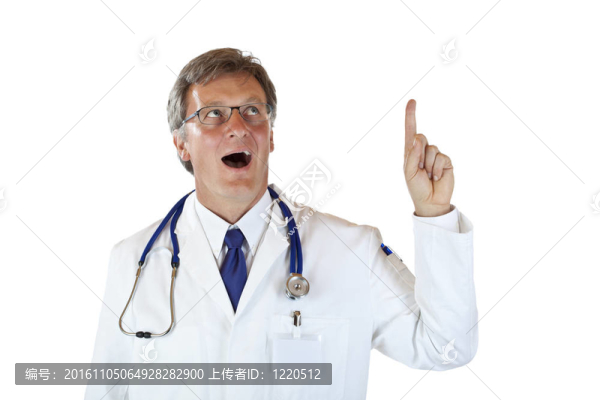 老年醫(yī)生用手指驚訝指向廣告文本