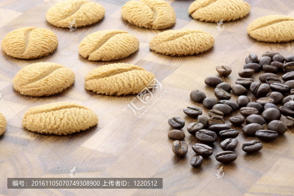 美味的咖啡和咖啡豆的脆餅