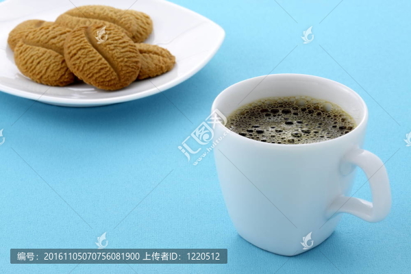 美味的咖啡脆餅和熱咖啡