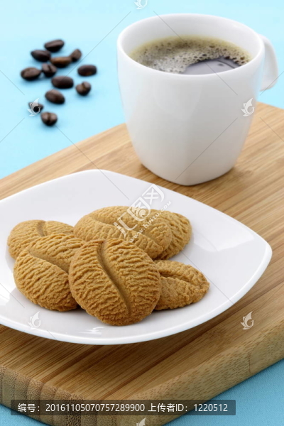 美味的咖啡脆餅和熱咖啡