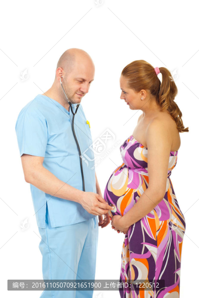 醫(yī)生男子檢查未出生的嬰兒