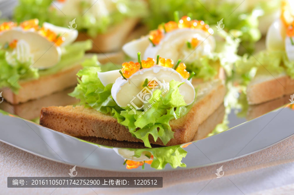 奶酪和魚子醬的開胃菜