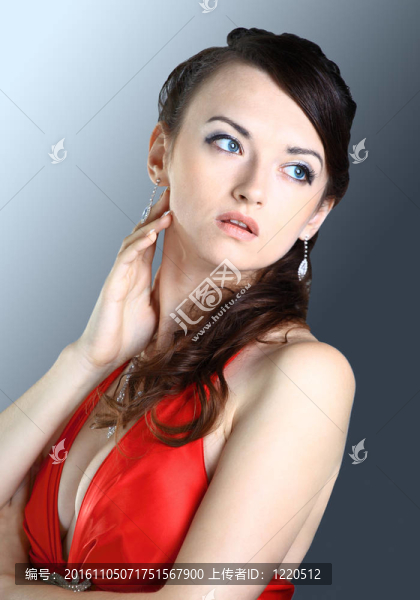 穿紅裙子的漂亮女孩