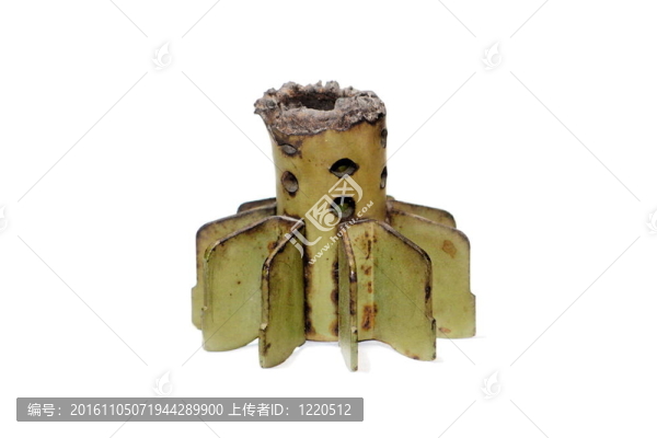 手榴彈尾；殼尾