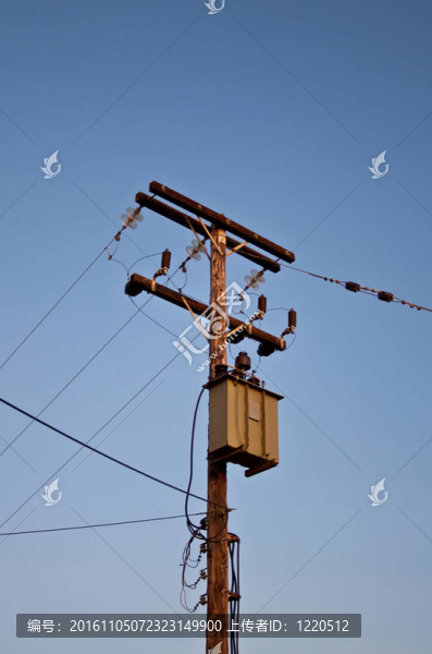 燈和電話桿