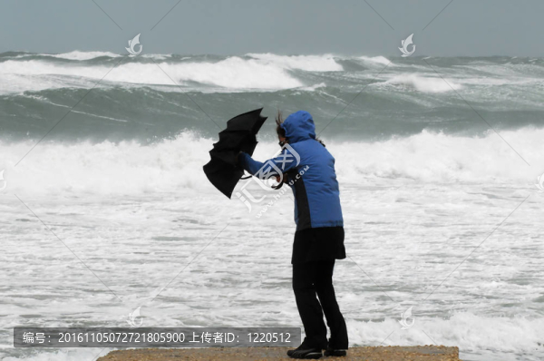 Beach的強風和雨