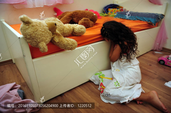 少女遭受家庭暴力