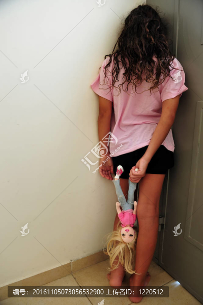 少女遭受家庭暴力