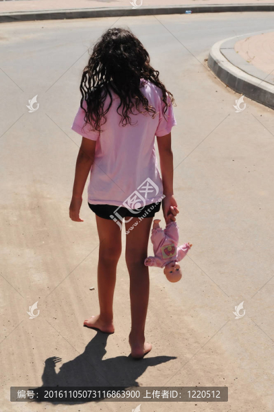 少女遭受家庭暴力