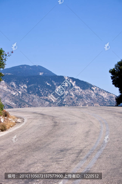 Enos山的道路；