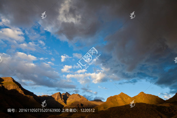 夕陽下的山谷