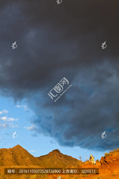 夕陽下的山谷
