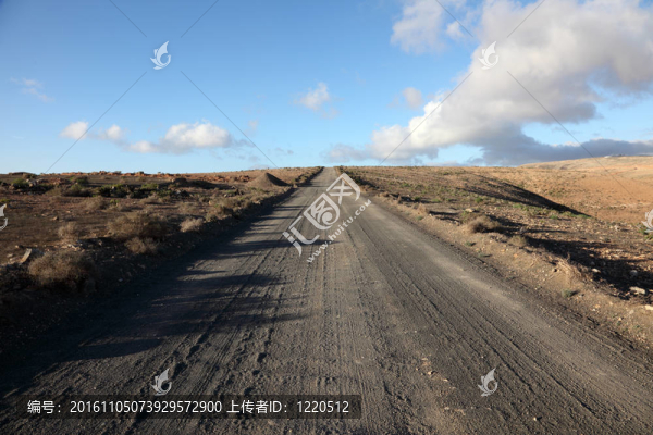 在加那利群島的蘭薩羅特島鄉(xiāng)村公路；西班牙
