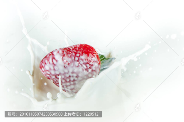 草莓濺奶