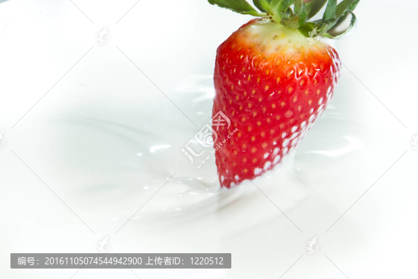 草莓濺奶