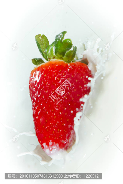 草莓濺奶