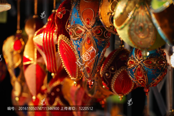 圣誕市場(chǎng)詳情。圣誕樹(shù)上的裝飾品