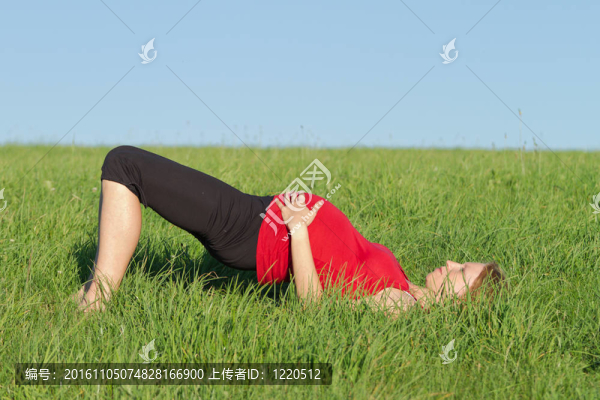 草原孕婦