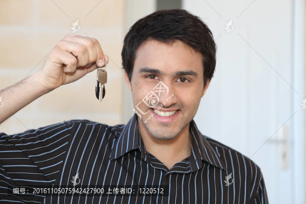 一個(gè)年輕人doorkey