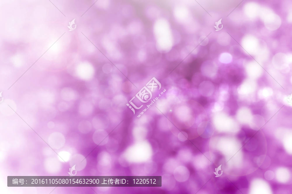 紫色圣誕背景與背景虛化的燈光