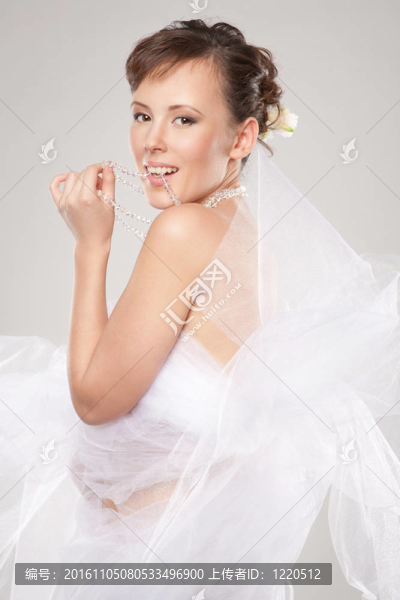 漂亮少婦擺姿勢(shì)