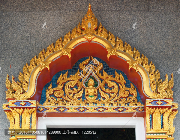 泰國寺廟中的金木門