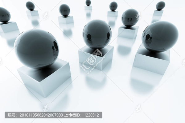 金屬正方形底座上的黑色玻璃球
