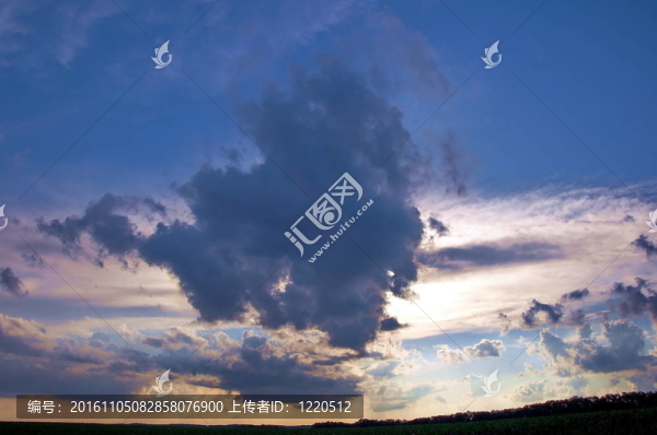 壯觀的日落地平線與多姿多彩的夜空