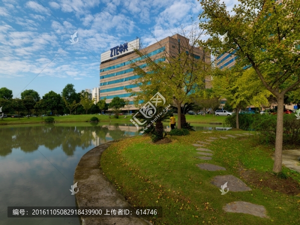 張江科技園湖光秋色