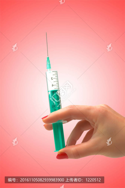 白色的手持注射器