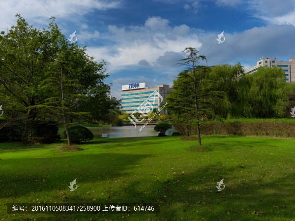 張江科技園湖光秋色