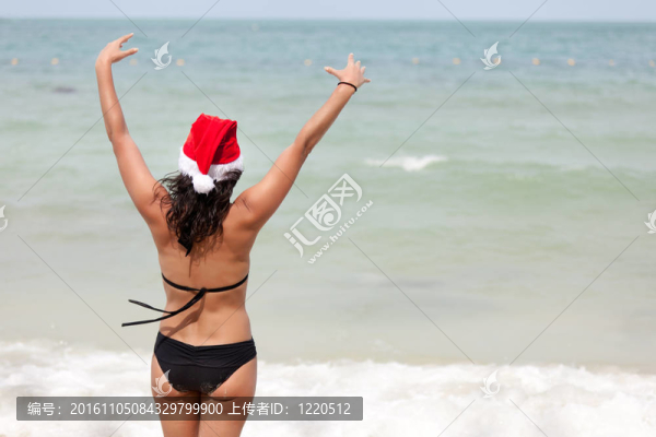 海灘上的圣誕老人克勞斯