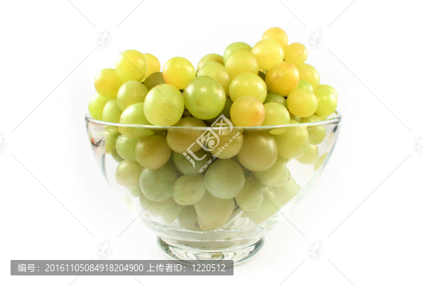 綠色葡萄在玻璃碗中分離