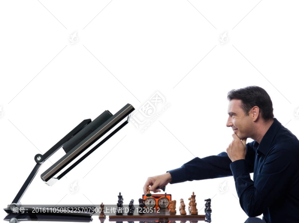 在電腦上下棋的人