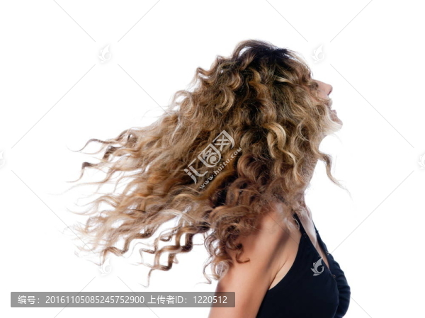 美麗的富有表現(xiàn)力的卷發(fā)女人