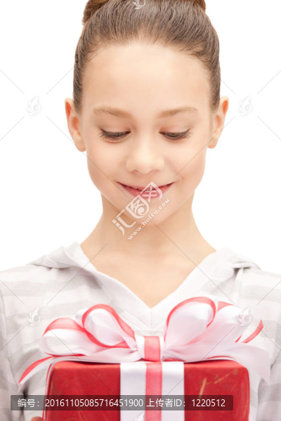 快樂的少女與禮品盒