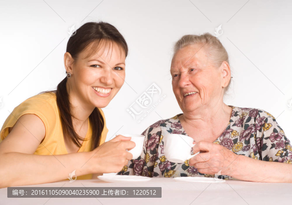和她媽媽的女人