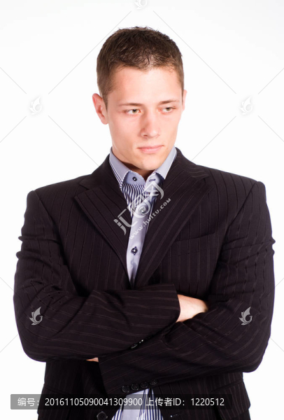 穿西裝的好男孩