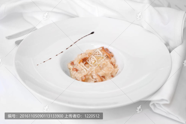 隨著risottto雞油菌和山羊奶酪