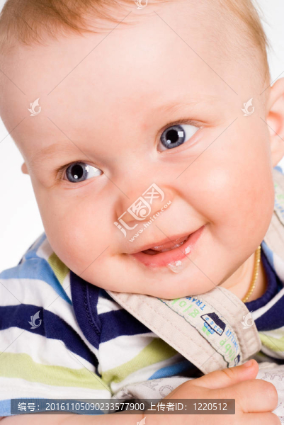 微笑的嬰兒
