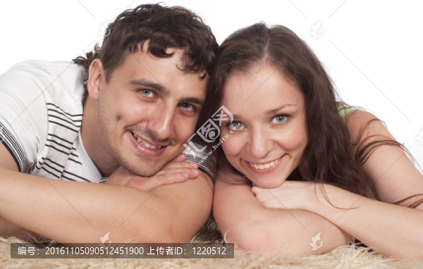 可愛的夫婦躺