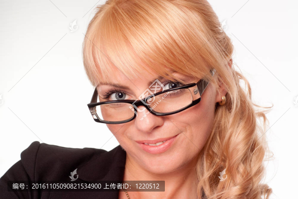 可愛的女商人冒充