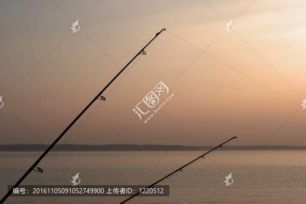 在黃昏釣魚(yú)