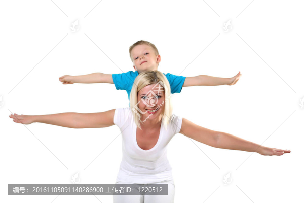 母親與兒子在工作室