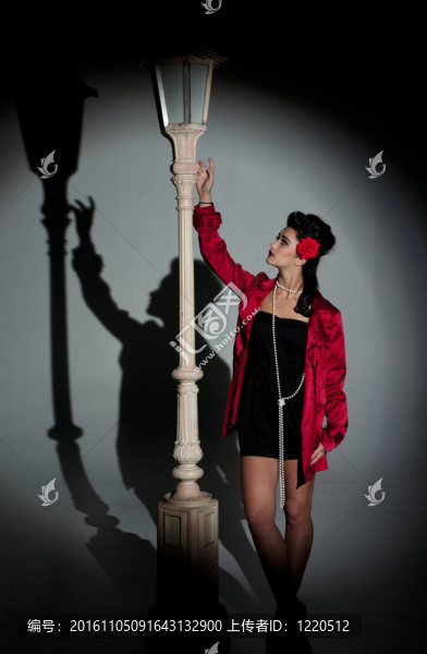 美麗的年輕迷人的女人