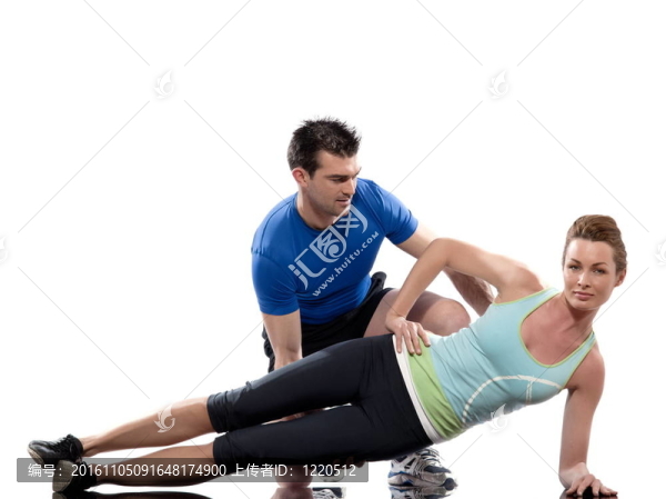 在白色的背景上對；腹肌的鍛煉姿勢的男人和女人