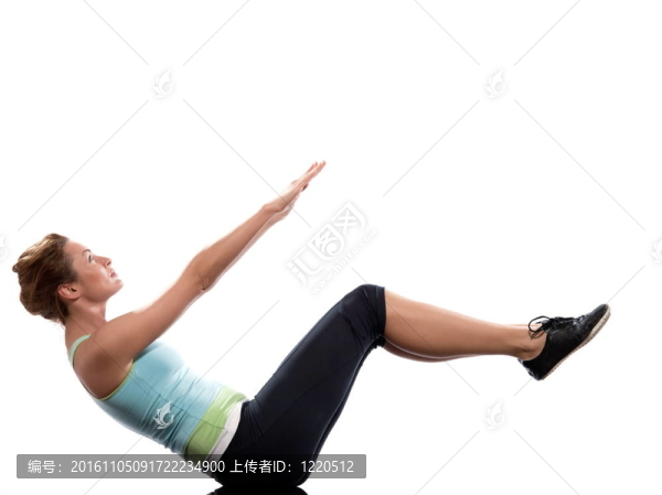 女人paripurna船式船式的瑜伽練習(xí)的姿勢