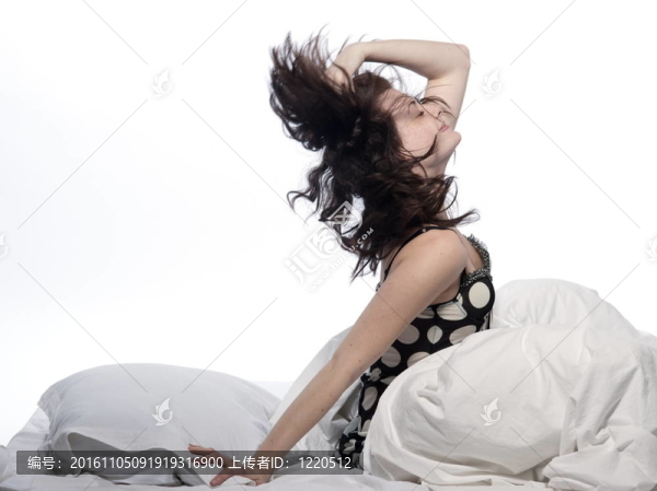 床上的女人覺醒