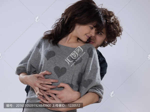 浪漫的年輕夫婦