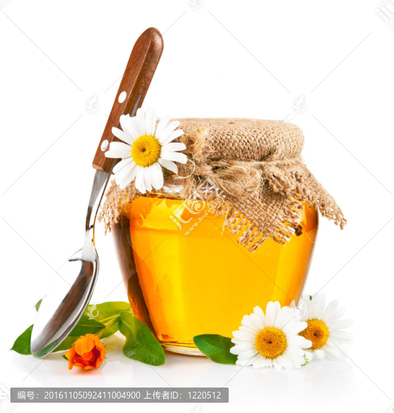 甜蜂蜜與湯匙和鮮花在玻璃瓶